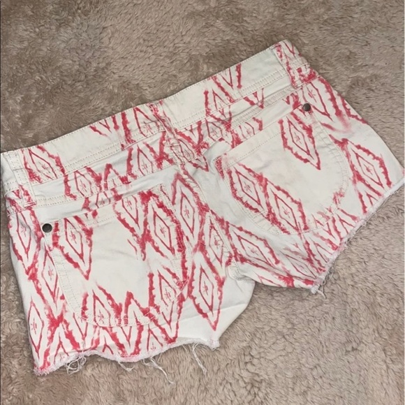 👍3/$10 (3) Mudd Tribal Print Shorts - Picture 2 of 3